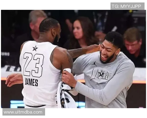 足球球星浪漫花式庆祝520甜蜜告白引发球迷热议