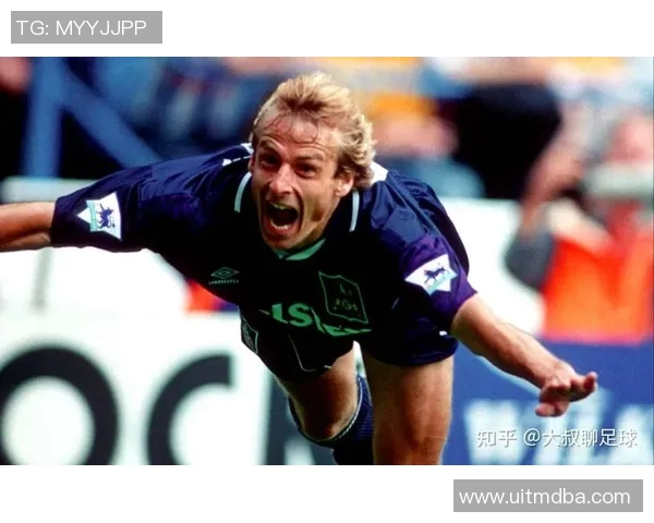 球星头型化身足球创意图片展现运动与艺术完美结合